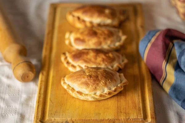 Pieczone Empanady Argentyńskie Desce — Zdjęcie stockowe