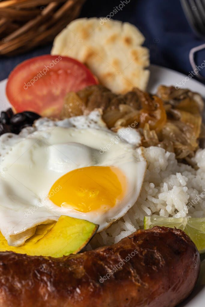 Primer Plano De Bandeja Paisa Comida T Pica De Colombia