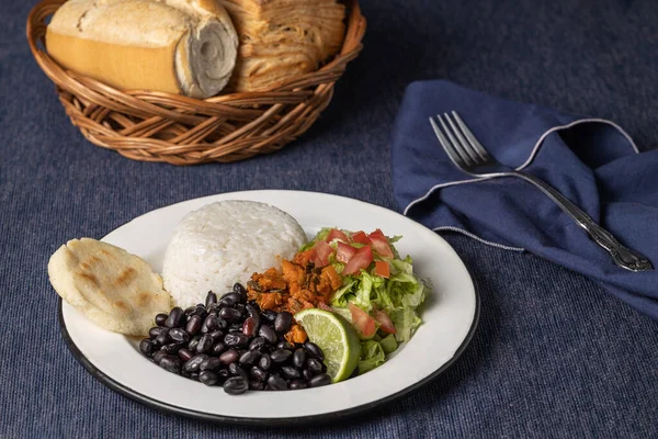 Casado Typisch Costa Ricaans Gerecht Met Rijst Bonen Groenten Blauw — Stockfoto