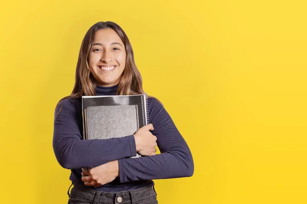 Portret Van Een Studente Met Boeken Geïsoleerd Gele Achtergrond Met — Stockfoto