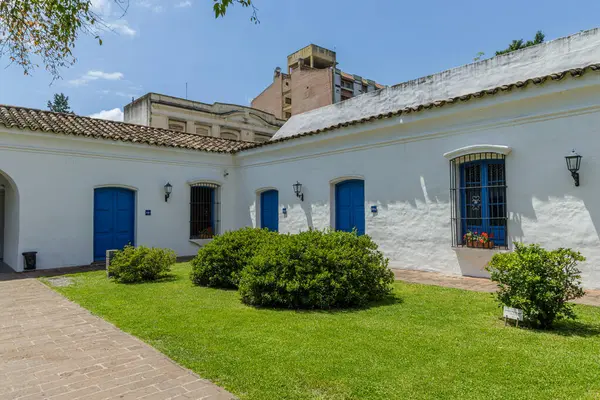 Arjantin 'deki tarihi Tucuman evinin avlusunda..