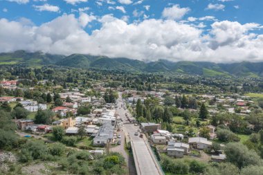 Tafi del Valle Tucuman 'daki Tafi Nehri üzerindeki köprünün havadan görünüşü.