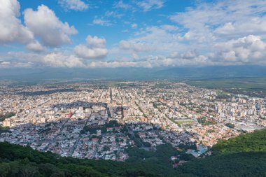 Salta Arjantin 'deki San Bernardo Tepesi' nden Salta şehrinin hava manzarası.