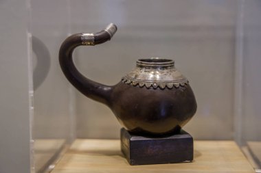 San Miguel de Tucuman, Arjantin - 18 Ocak 2024 Tucuman 'ın tarihi evinde gümüş işlemeli kabak kabağı.