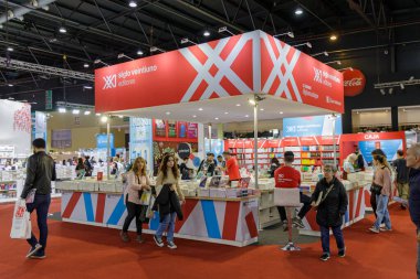 Buenos Aires, Arjantin; 26 Nisan 2024: Siglo XXI editörleri Buenos Aires kitap fuarında durdular.