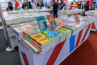 Buenos Aires, Arjantin; 26 Nisan 2024: Buenos Aires kitap fuarında kitaplar.