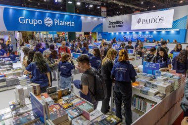 Buenos Aires, Arjantin; 26 Nisan 2024: Buenos Aires kitap fuarında Grupo Planeta standı.