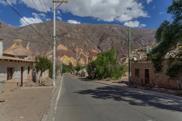 Arjantin 'in Jujuy şehrindeki Maimara Caddesi..