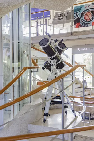 Buenos Aires, Arjantin - 17 Mart 2024: Buenos Aires gökevi içindeki teleskoplar.