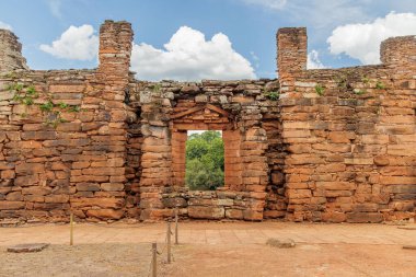 Misiones, Arjantin 'deki San Ignacio harabelerindeki kilisenin içi..