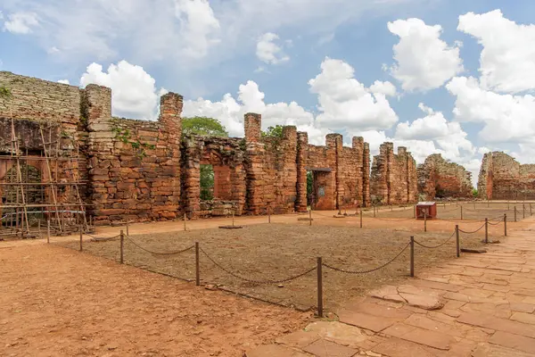 Misiones, Arjantin 'deki San Ignacio harabelerindeki kilisenin içi..
