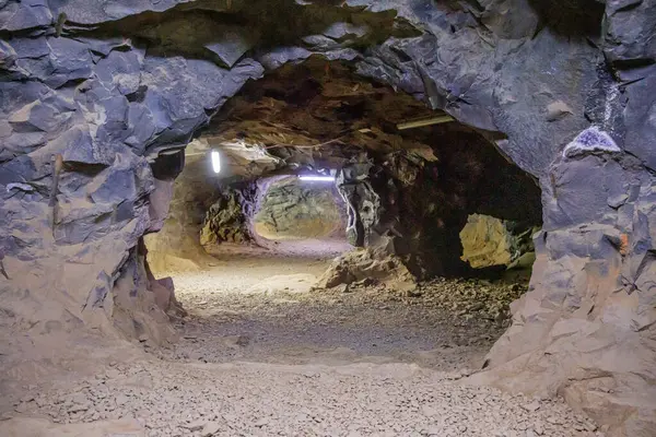 Misiones, Arjantin 'deki Wanda madenlerinde tüneller.