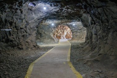 Misiones, Arjantin 'deki Wanda madenlerinde tüneller.