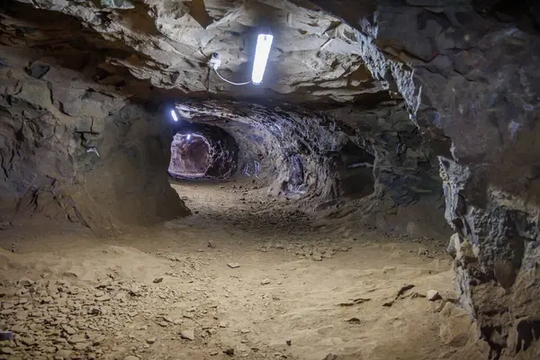 Misiones, Arjantin 'deki Wanda madenlerinde tüneller.