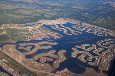 Parana Nehri deltası, Escobar, Buenos Aires Eyaleti, Arjantin 'in sulak alanlarına özel mahalleler inşa edildi..