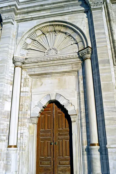 Exterior view of the side door of the Nuruosmaniye Mosque from the Fatih municipality on the historical peninsula of Istanbul