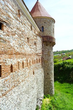 Eski Corvin Şatosu 'ndaki (Hunedoara, Romanya) terk edilmiş kule manzarası)