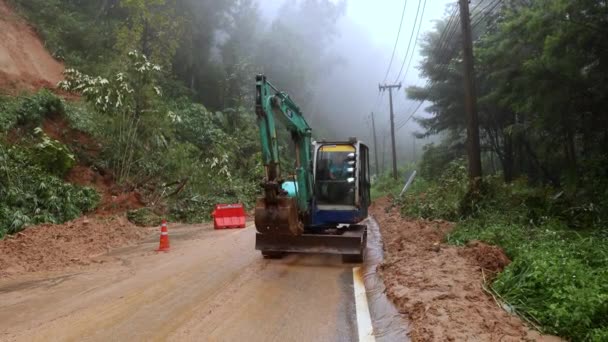 Thailand Chiangmai November 2022 Blockage Mountain Road Excavator Cleans Fallen — Video Stock