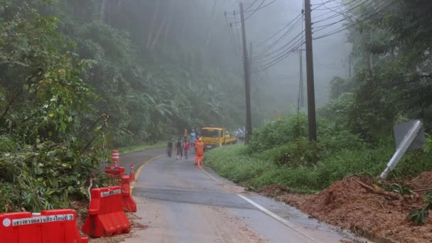 Thailand Chiangmai November 2022 Blokkade Bergweg Opgeruimd Het Wegdek Vuil — Stockvideo