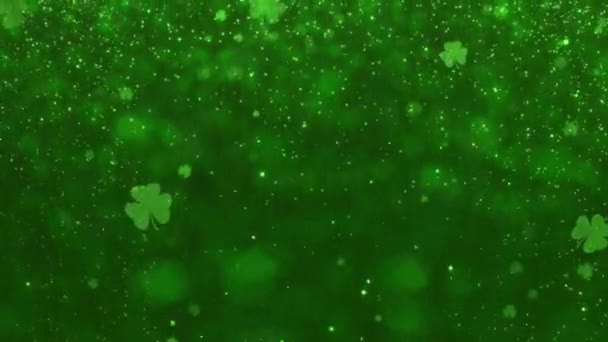 抽象的な動きの緑の光沢のあるブレイク4葉クローバーの聖パトリックの日 グリッタースパイラルダストの背景シームレスループアニメーション 高品質の4K映像 — ストック動画