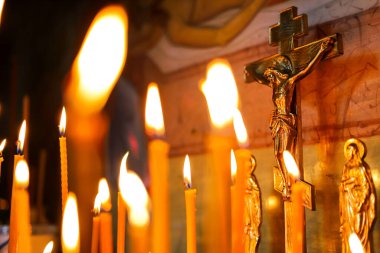 Panakhida, funeral liturgy in the Orthodox Church. Christians light candles in front of the Orthodox cross with a crucifix and sacrificial bread. Concept of Orthodox faith and religion. clipart