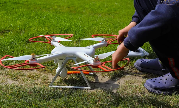 Piloot Operator Drone Aan Met Hoge Resolutie Digitale Camera Vliegende Stockfoto