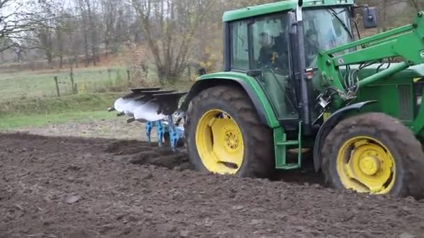 Turnopil Oblast Ukraine November 2023 John Deere Green Tractor Plowing — Stock Video