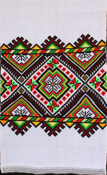 Ukrayna nakışı üzerine ulusal süs. Eski Ukrayna havlularının süslemeleri, masa örtüleri, nakış ve desenlerin yerleştirilmesi. Ev yapımı kumaş. El yapımı. 19. ve 20. yüzyılın nakış işi.