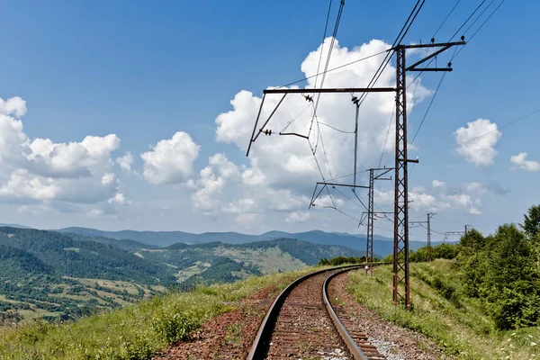 Ferrovia Nelle Montagne Dei Carpazi Ucraina — Foto Stock
