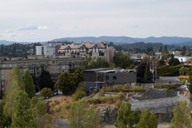 İnşaat alanı Victoria, British Columbia, Kanada 'da bayrakları yarıya indiriyor.
