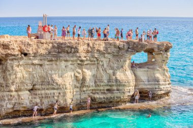 Ayia Napa 'da kalabalık deniz kıyıları 6 Ekim 2023 
