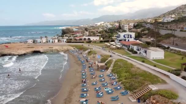 Flygfoto Över Kusten Staden Hersonissos Den Grekiska Kreta — Stockvideo