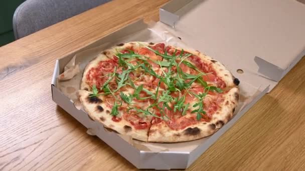 Pizza Serem Sosem Pomidorowym Gorąca Smaczna Włoska Pizza Otwartego Pudełka — Wideo stockowe