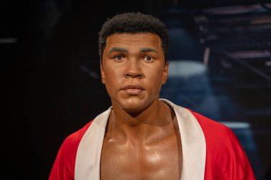 İstanbul, Türkiye - 10 Şubat 2023: Madame Tussauds İstanbul 'da Muhammed Ali' nin Balmumu heykeli.