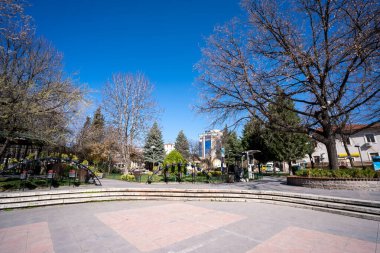 Cankiri şehir merkezindeki Karatekin Parkı. Cankiri, Türkiye - 21 Mart 2023.
