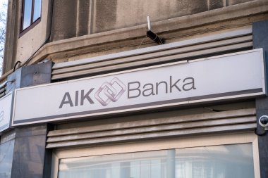AIK Banka imza ve logo. AIK Banka ticari bir banka. Belgrad, Sırbistan - 31 Mart 2023.