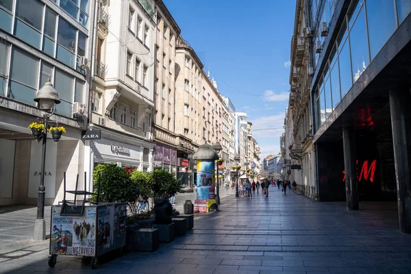 Knez Mihailova街的商店和建筑物 塞尔维亚贝尔格莱德 2023年4月2日 — 图库照片