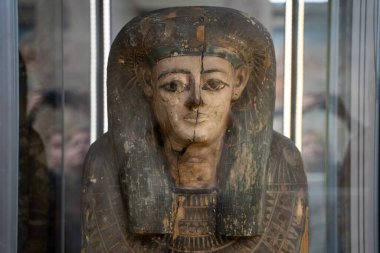 Sırbistan Ulusal Müzesi 'ndeki Nefer Renepet' in Tabutu. Belgrad, Sırbistan - 2 Nisan 2023.