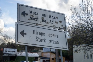 Tark Arena ve Ada Köprüsü tabelası. Belgrad, Sırbistan - 2 Nisan 2023.