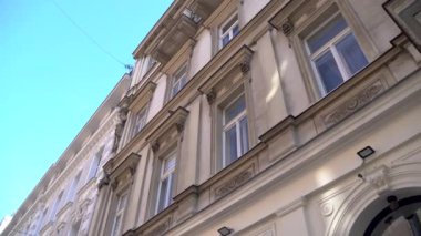Knez Mihailova Caddesi 4K 'deki tarihi binalar. Belgrad, Sırbistan - 2 Nisan 2023.