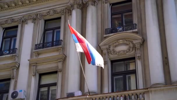 Κυματιστή Εθνική Σημαία Της Σερβίας Βελιγράδι Σερβία Απριλίου 2023 — Αρχείο Βίντεο