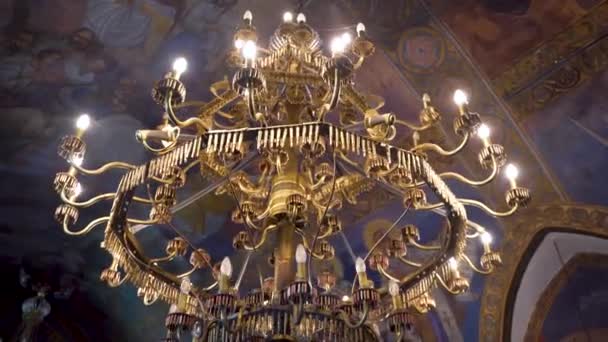 Iluminação Castiçal Dentro Igreja Ruica Little Rose Church Belgrado Sérvia — Vídeo de Stock