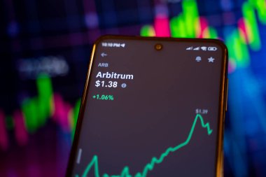 Şifreli para platformunda Arbitrum (ARB) çevrimiçi finansal ticaret şeması. Ankara, Türkiye - 28 Nisan 2023.