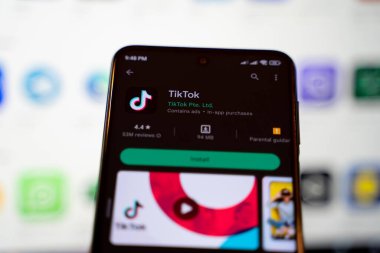 Google Play Store 'da TikTok mobil uygulaması. Ankara, Türkiye - 28 Nisan 2023.