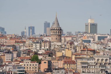 Galata Kulesi ya da Galata Kulesi (resmi adıyla Galata Kulesi Müzesi), Ceneviz 'in eski bir kulesidir. İstanbul, Türkiye - 3 Mayıs 2023.