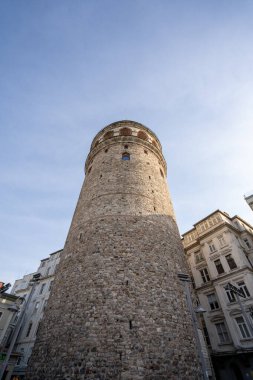 Galata Kulesi, Ceneviz 'in eski bir kulesidir. İstanbul, Türkiye - 3 Mayıs 2023.