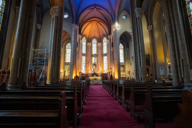 Beyolu 'nun Istiklal Caddesi' ndeki Padua 'lı Aziz Anthony Kilisesi. İstanbul, Türkiye - 3 Mayıs 2023.