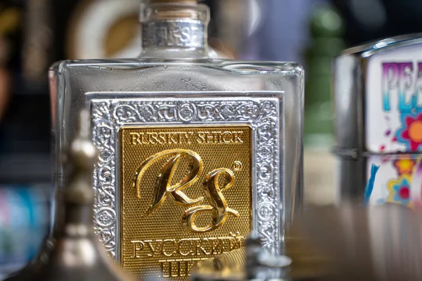 Rs俄罗斯Shick Premium Vodka瓶子在跳蚤市场 土耳其安卡拉 2023年5月7日 — 图库照片
