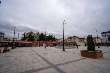 Tokat 'ın merkezindeki meydan. Tokat, Türkiye - 10 Mayıs 2023.