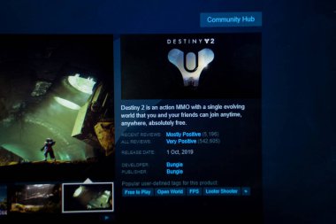 Steam oyun mağazasının laptop ekranında Destiny 2 PC oyun posteri. Destiny 2, online olarak oynanan birinci şahıs nişancı oyunu. Ankara, Türkiye - 23 Mayıs 2023.